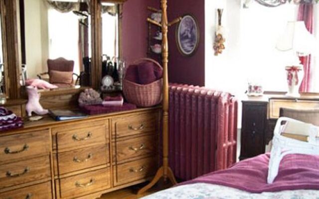 Old Victorian Farmhouse Bed and Breakfast