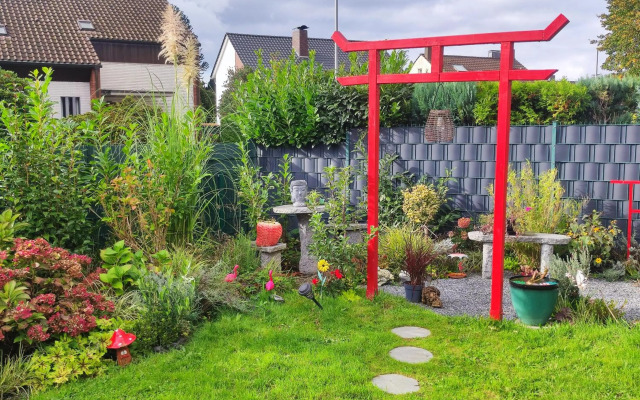 Uni, FH, Gesundheits Campus nähe, Zimmer mit Garten & Terrasse