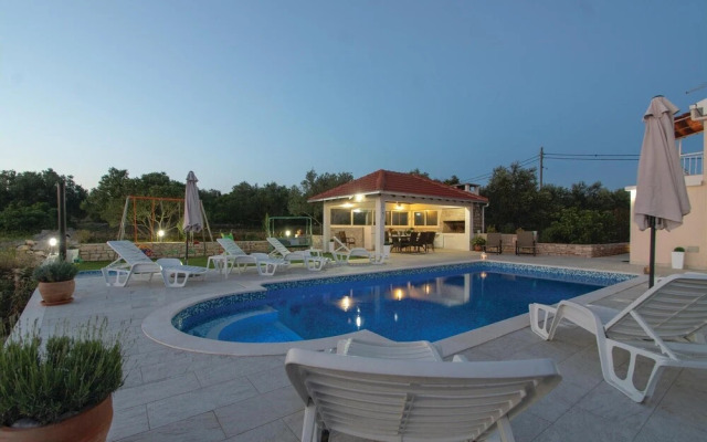 Amazing Home in Stratincica With Wifi and 5 Bedrooms