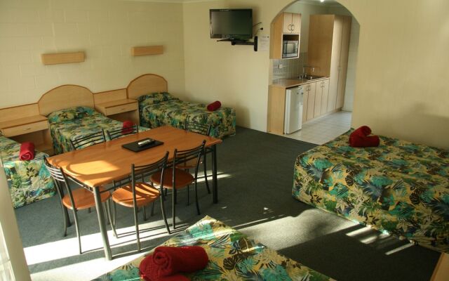 Colonial Court Motor Inn