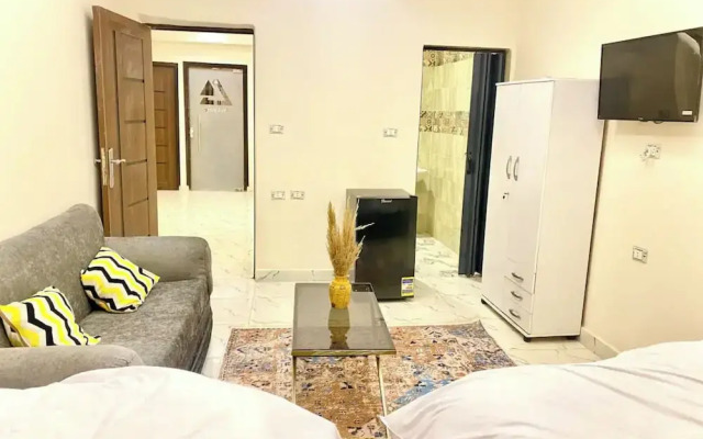 Farsha Pyramids Inn