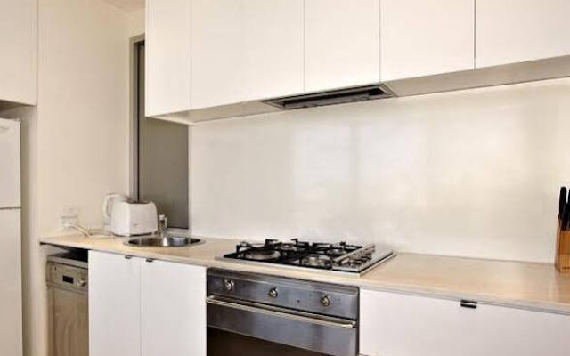 Astra Apartments Melbourne CBD