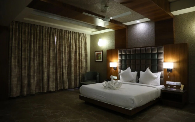 Neel's City Resort