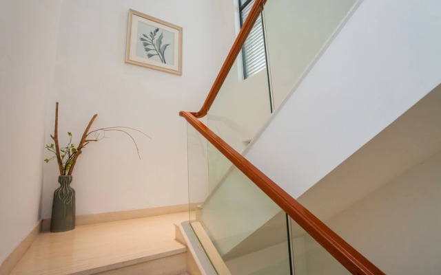 Deluxe Villa in Mingyue Mountain and Stream