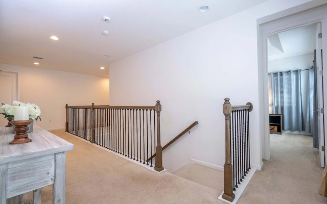 Spacious 6-bedroom Retreat Near Disney Parks