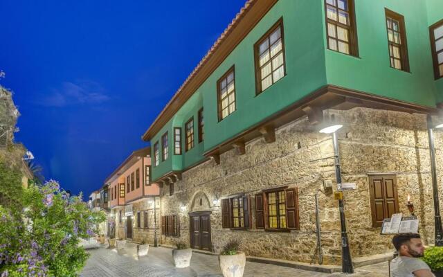 Kaucuk Hotel