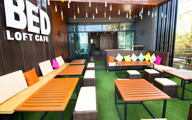 Bed Loft Cafe