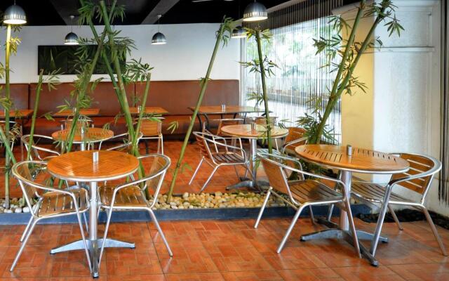 Hotel Athome & Serviced Apartments By Deccan Serai Hotels