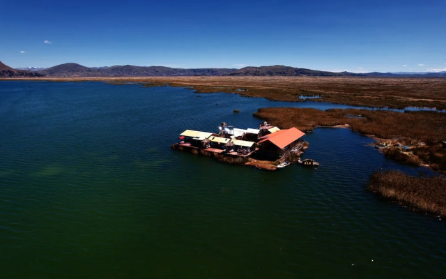 Uros Titicaca Lodge