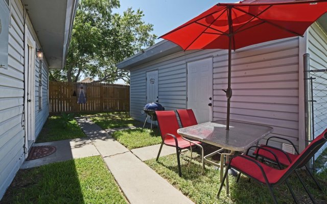 Corpus Christi Home w/ Grill, 3 Blocks to Bay!