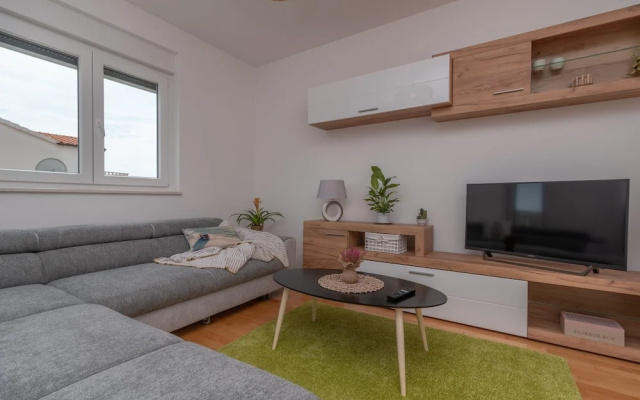 Modern apt w. Terrace, 2 min Walk to the Beach