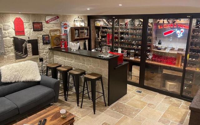 Chambre d h¿tes ind¿ndante Jacuzzi Cave Bar SUITE 785