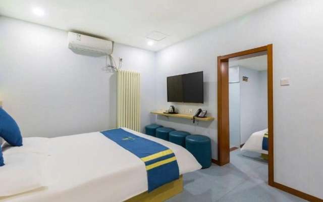 Super 8 Hotel (Wudaokou subway station, Beijing)