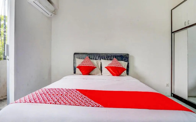 OYO 90042 Emerald Towers