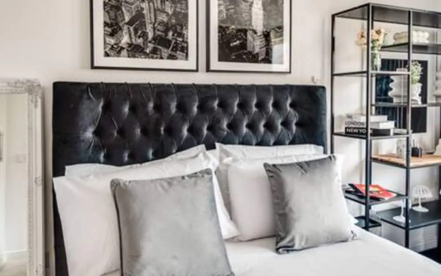 Stylish 4-br House With 3 Ensuite Free Parking