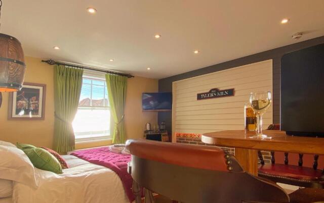 Hambrook House Canterbury - NEW luxury guest house with spa tub