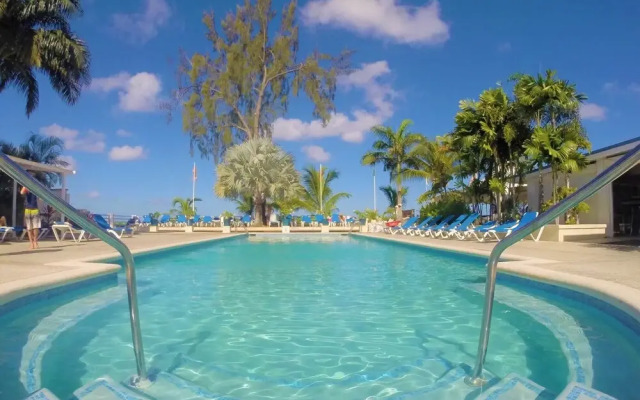 Sungazer - Holetown Apt & Beach Club on West Coast