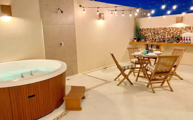 Sleeps 4-6-amazing 2 Bedroom Ph With Bbq & Jacuzzi