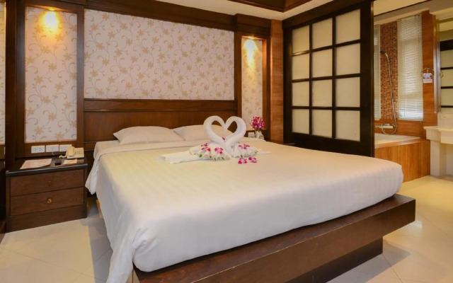 Rayaburi Beach Club