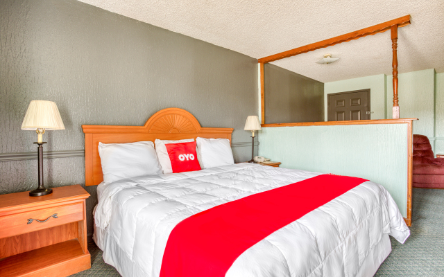 OYO Townhouse Tulsa Woodland Hills