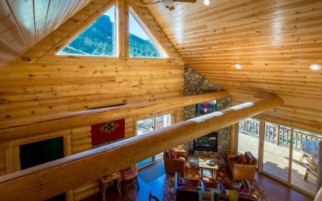 Armstrong Luxury Log Vacation  At Windcliff 4 Bedroom Home by RedAwning