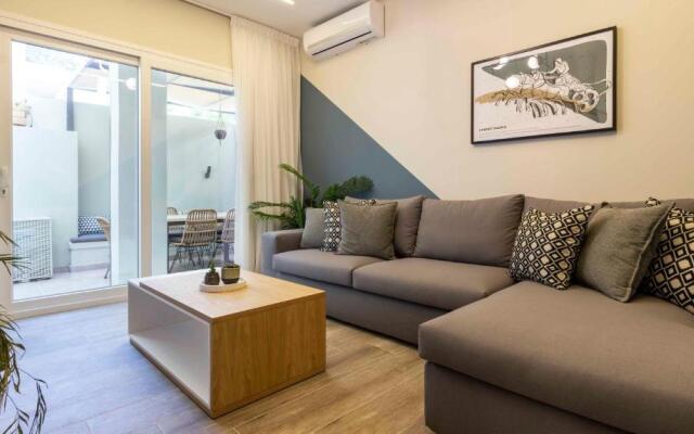 “Champions” Apartment in N. Kosmos neighbourhood