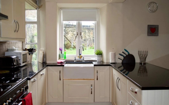 3 Bedroom Home With Garden Near Edinburgh New Town