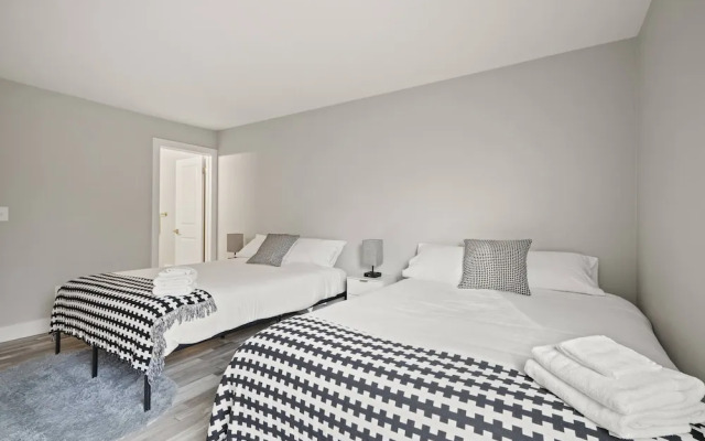 Beautiful 2BR 2BA Apartment With Modern Design