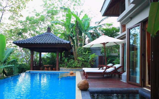 Hainan Qixian Yaochi Springs Resort