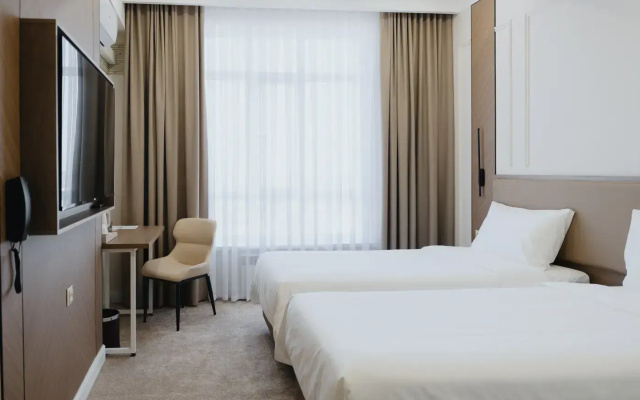Bon Hotel (Бон)