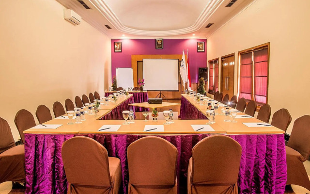 Famous Hotel Kuta