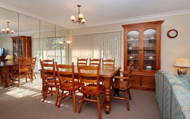 Sunset Towers, Unit 11/25 Donald Street