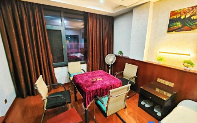 Tianyuan Hotel (Baitangxia Road Shop)