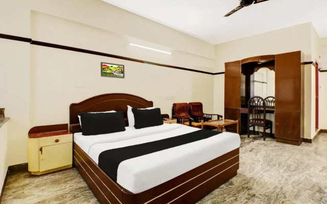 OYO 15837 Hotel Rvee's Regency