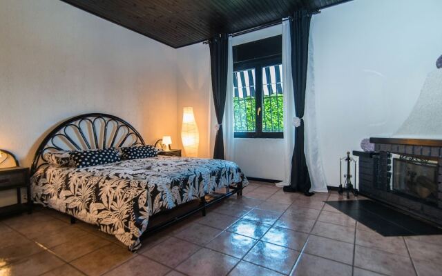 Authentic holiday house with private pool and sea view