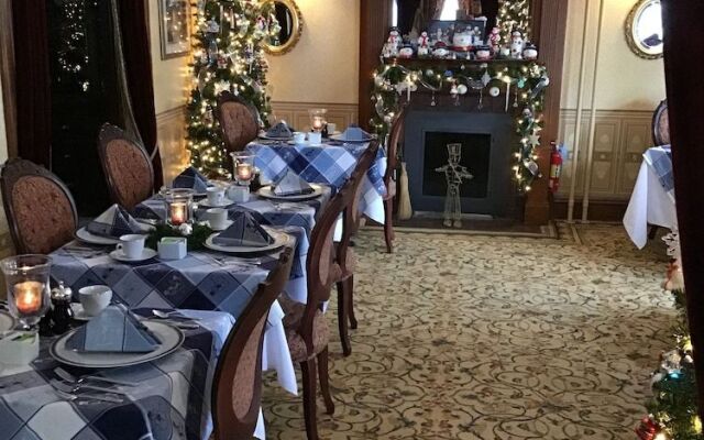 The Village Inn of Woodstock