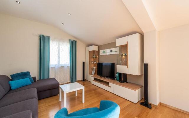 Holiday home near the beach Marijanka