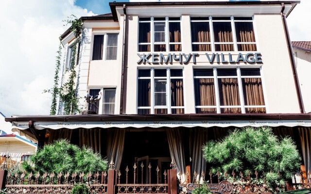 Zhemchug Village Hotel