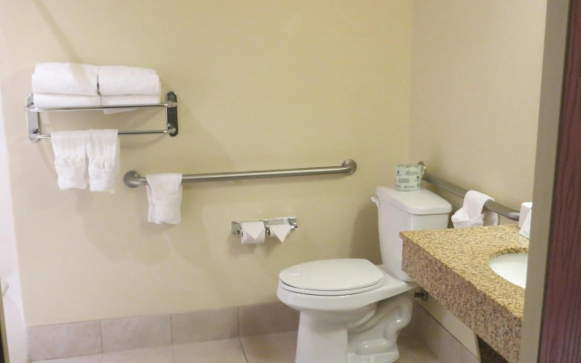Cobblestone Inn & Suites - Brillion