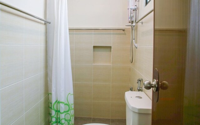 OYO 421 Deck 360 Dormitel Near Davao Medical School Foundation Hospital