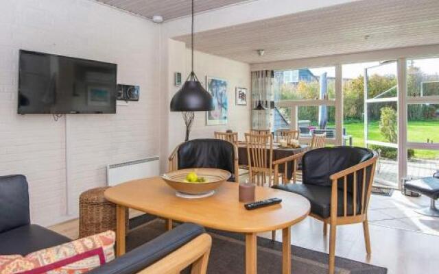 Two-Bedroom Holiday home in Henne 2