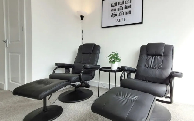 Last Minute Deals 4BR House of Four Chimneys