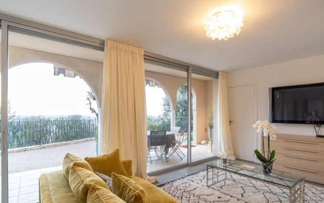 Appartement Dans Villa rez de Jardin vue mer