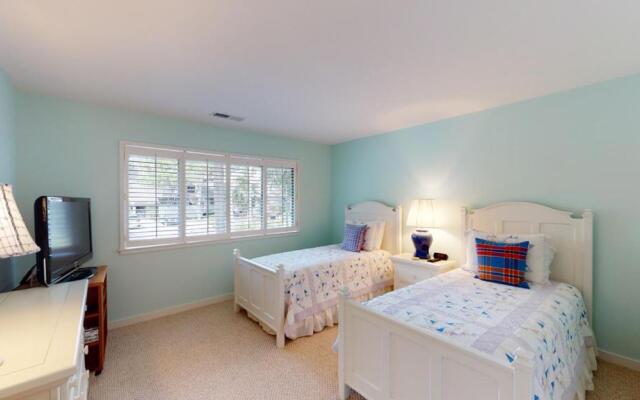 911 Inverness Village