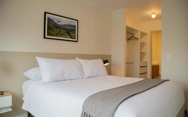 w Elegant 2BR Apartment in Miraflores Steps From Larcomar