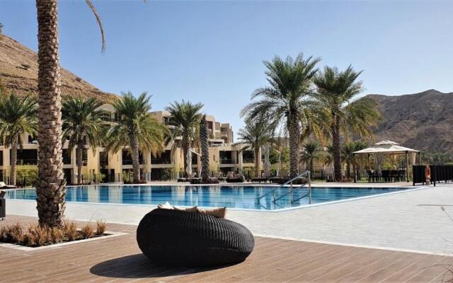 ONE Elegant Apartment in Muscat Bay 02