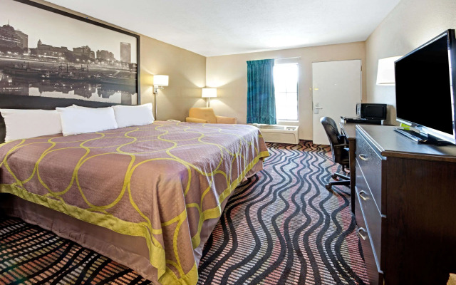 Super 8 by Wyndham Lakeland