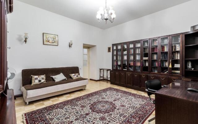 Doroshenka Antique Apartment