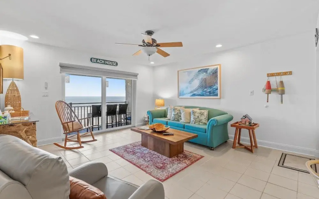Colony Beach Club 223