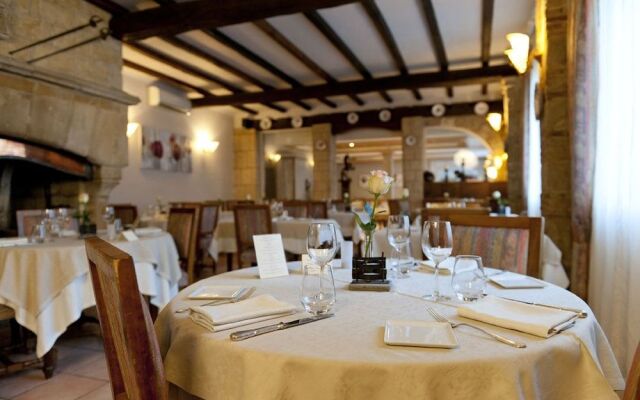 Hôtel restaurant Le Cheval Rouge